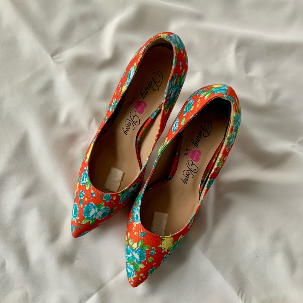 Penny Loves Kenny size 6.5 bold floral stiletto heels